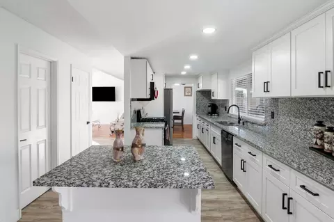 Kitchen - 1412 Oakridge Ct, Modesto, CA 95351 photo 2 of 6