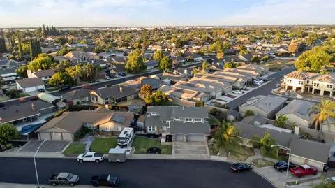 View/Area - 1412 Oakridge Ct, Modesto, CA 95351 photo 5 of 6