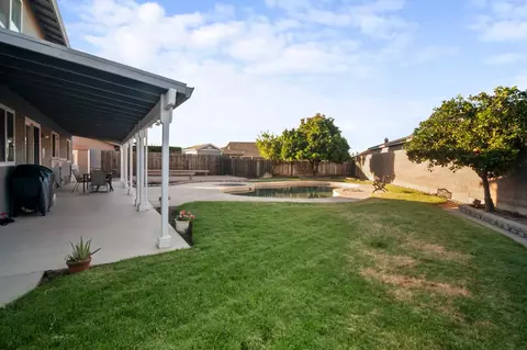 Exterior - 1412 Oakridge Ct, Modesto, CA 95351 photo 8 of 9