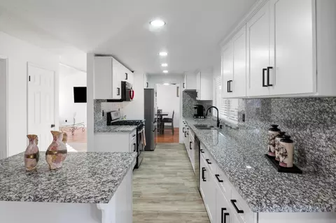 Kitchen - 1412 Oakridge Ct, Modesto, CA 95351 photo 4 of 6