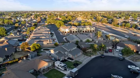 View/Area - 1412 Oakridge Ct, Modesto, CA 95351 photo 4 of 6
