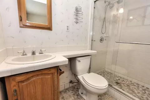 Bath - 430 Delano St, Elverta, CA 95626 photo 3 of 4