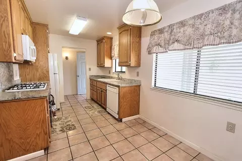 Kitchen - 430 Delano St, Elverta, CA 95626 photo 2 of 6