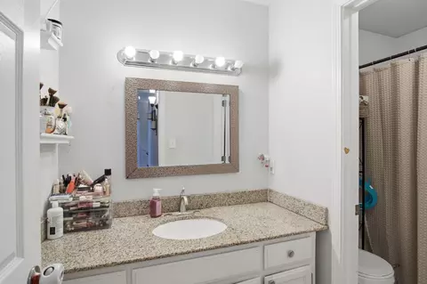 Bath - 2632 Parkway, Ceres, CA 95307 photo 2 of 3
