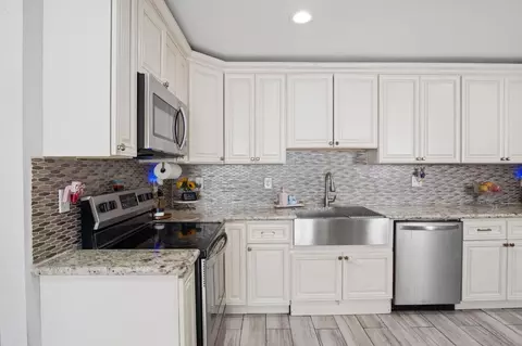 Kitchen - 2632 Parkway, Ceres, CA 95307 photo 2 of 2