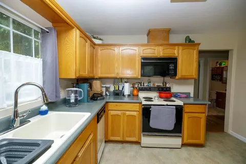 Kitchen - 148 Frances Ave, Modesto, CA 95354 photo 3 of 5