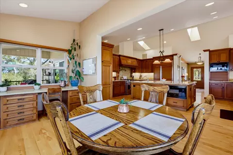 Dining - 14680 Wolf Rd, Grass Valley, CA 95949 photo 3 of 8