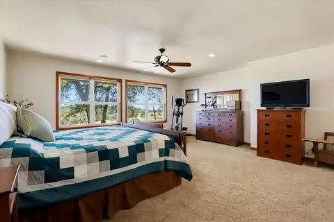 Bedroom - 14680 Wolf Rd, Grass Valley, CA 95949 photo 9 of 12