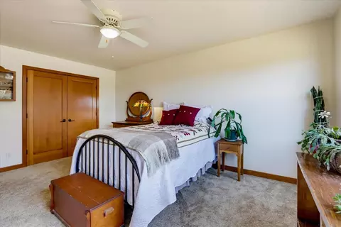 Bedroom - 14680 Wolf Rd, Grass Valley, CA 95949 photo 4 of 12