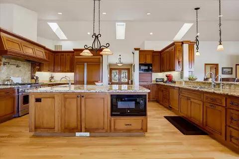 Kitchen - 14680 Wolf Rd, Grass Valley, CA 95949 photo 7 of 8