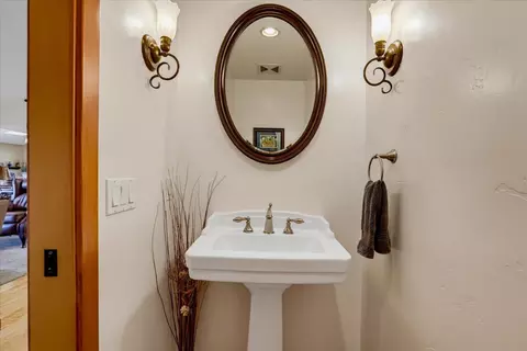 Bath - 14680 Wolf Rd, Grass Valley, CA 95949 photo 1 of 9
