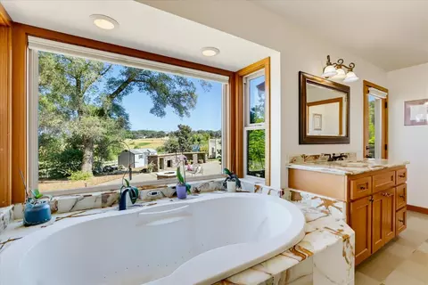 Bath - 14680 Wolf Rd, Grass Valley, CA 95949 photo 9 of 9