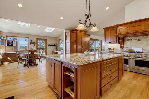 Kitchen - 14680 Wolf Rd, Grass Valley, CA 95949 photo 4 of 8