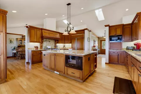 Kitchen - 14680 Wolf Rd, Grass Valley, CA 95949 photo 5 of 8