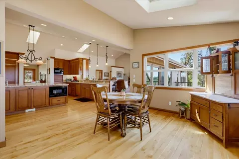 Dining - 14680 Wolf Rd, Grass Valley, CA 95949 photo 4 of 8