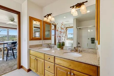 Bath - 14680 Wolf Rd, Grass Valley, CA 95949 photo 2 of 9