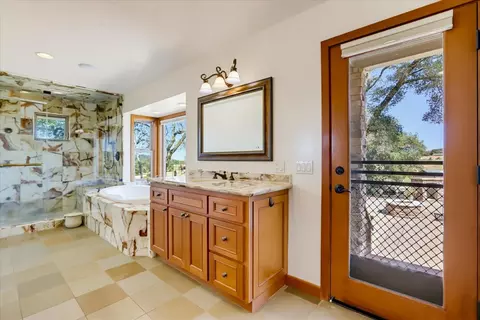 Bath - 14680 Wolf Rd, Grass Valley, CA 95949 photo 6 of 9