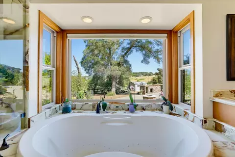 Bath - 14680 Wolf Rd, Grass Valley, CA 95949 photo 8 of 9