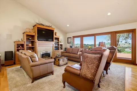 Living - 14680 Wolf Rd, Grass Valley, CA 95949 photo 2 of 7