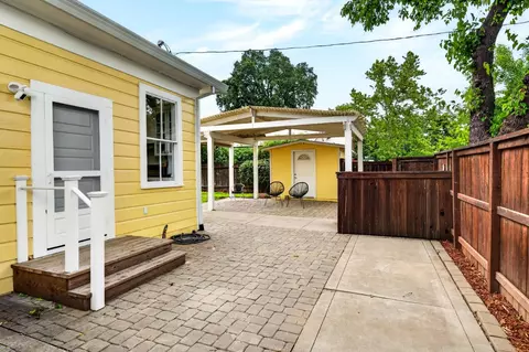 Exterior - 923 3rd St, Davis, CA 95616 photo 4 of 8