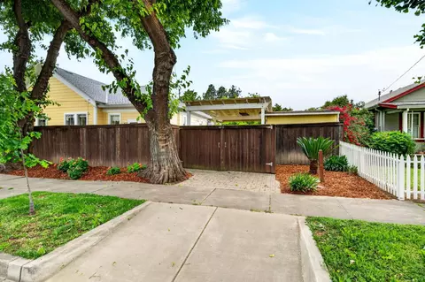 Exterior - 923 3rd St, Davis, CA 95616 photo 7 of 8