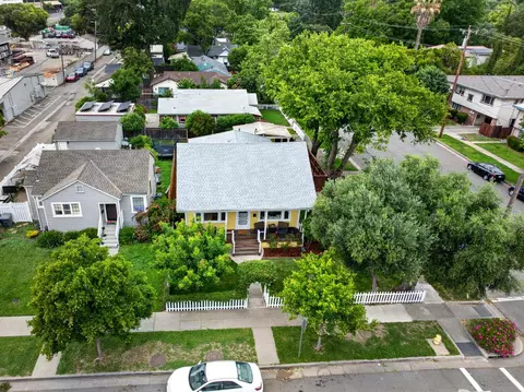 View/Area - 923 3rd St, Davis, CA 95616 photo 1 of 4