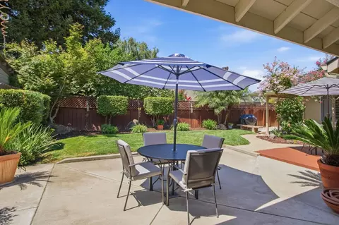 Exterior - 3221 Lakeshore Ct, Modesto, CA 95355 photo 4 of 7