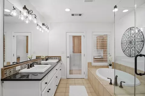 Bath - 3221 Lakeshore Ct, Modesto, CA 95355 photo 2 of 4
