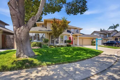 Exterior - 3221 Lakeshore Ct, Modesto, CA 95355 photo 3 of 7