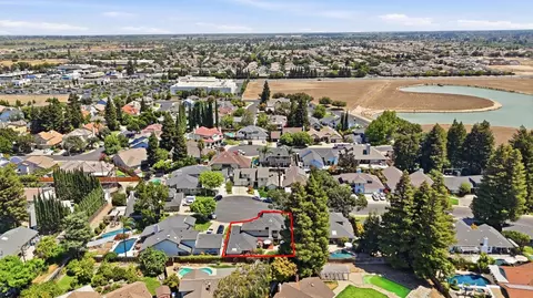 View/Area - 3221 Lakeshore Ct, Modesto, CA 95355 photo 2 of 4
