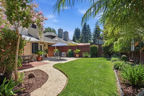 Exterior - 3221 Lakeshore Ct, Modesto, CA 95355 photo 6 of 7
