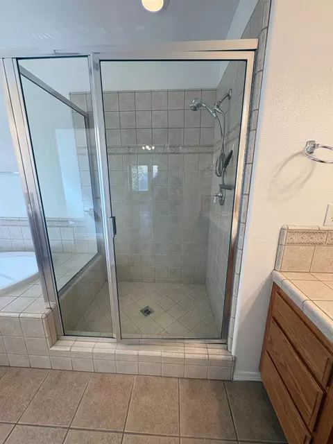 Bath - 3403 Todd St, Madera, CA 93637 photo 3 of 5