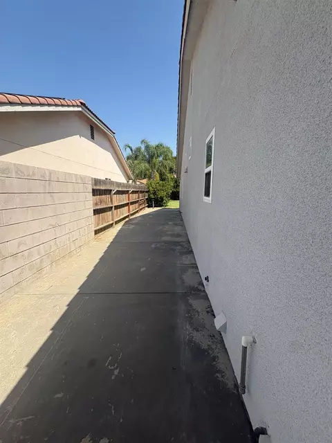 Exterior - 3403 Todd St, Madera, CA 93637 photo 8 of 9