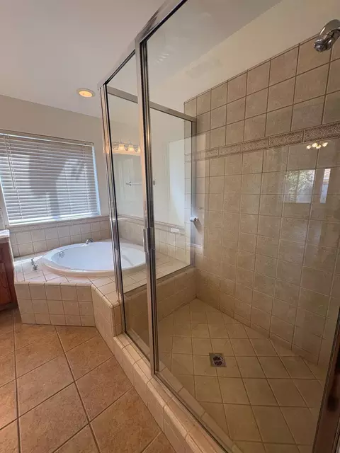 Bath - 3403 Todd St, Madera, CA 93637 photo 4 of 5