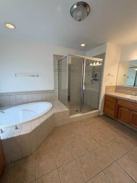 Bath - 3403 Todd St, Madera, CA 93637 photo 2 of 5