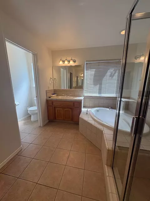 Bath - 3403 Todd St, Madera, CA 93637 photo 5 of 5