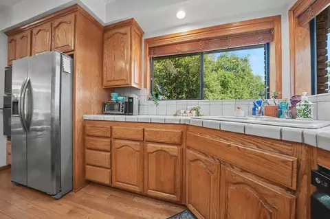 Kitchen - 13090 Trent Way, Jackson, CA 95642 photo 4 of 5
