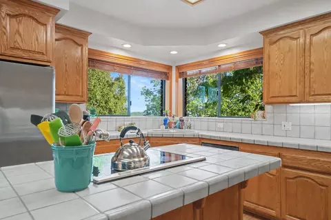 Kitchen - 13090 Trent Way, Jackson, CA 95642 photo 2 of 5