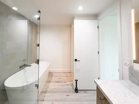 Bath - 3769 Mountainview Dr, Loomis, CA 95650 photo 6 of 7