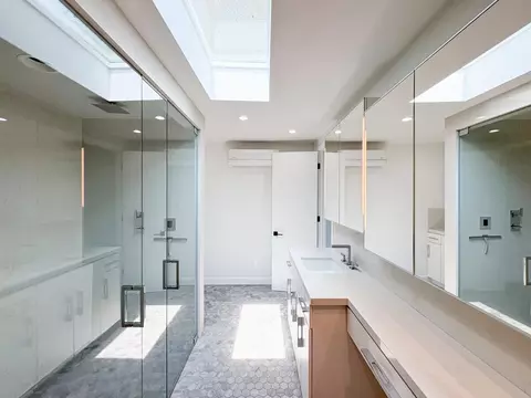 Bath - 3769 Mountainview Dr, Loomis, CA 95650 photo 3 of 7