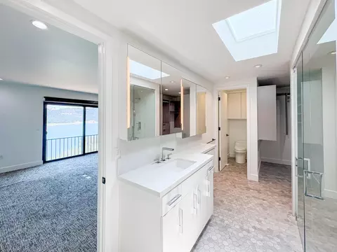 Bath - 3769 Mountainview Dr, Loomis, CA 95650 photo 2 of 7