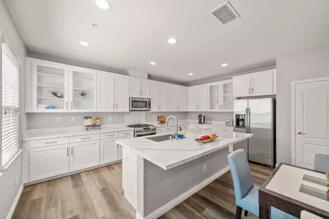 3301 N Park Dr #1214, Sacramento, CA 95835