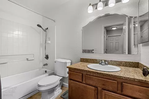 Bath - 7131 Stella Ln #32, Carmichael, CA 95608 photo 3 of 3