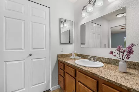 Bath - 7131 Stella Ln #32, Carmichael, CA 95608 photo 1 of 3