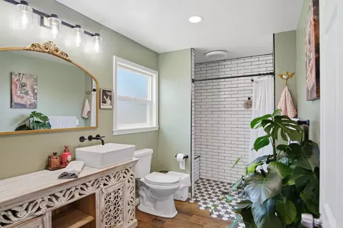 Bath - 1020 Alpha Rd, Turlock, CA 95380 photo 2 of 3
