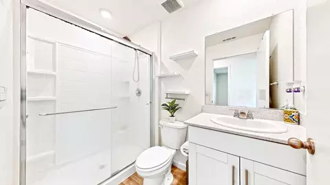 Bath - 6421 Maple Leaf Ln, Riverbank, CA 95367 photo 2 of 4