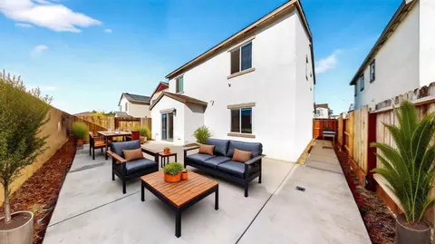 Exterior - 6421 Maple Leaf Ln, Riverbank, CA 95367 photo 2 of 2