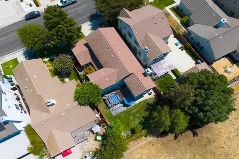 View/Area - 921 Kennedy Pl, Tracy, CA 95377 photo 6 of 13