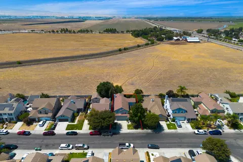 View/Area - 921 Kennedy Pl, Tracy, CA 95377 photo 9 of 13
