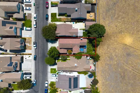View/Area - 921 Kennedy Pl, Tracy, CA 95377 photo 4 of 13